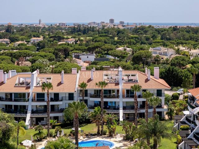 Apartamento em Vila Sol com terraço privativo no telhado 184m² Quarteira