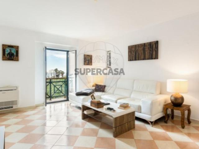 Apartamento T3 em Carcavelos e Parede