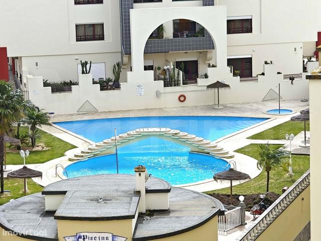 Apartamento em condomnio com piscina
