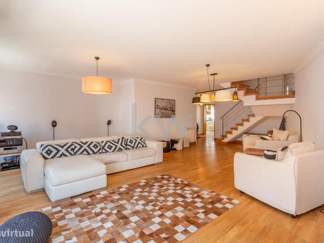 Apartamento em duplex, T3 com sto, 2 parqueamentos | Arroios