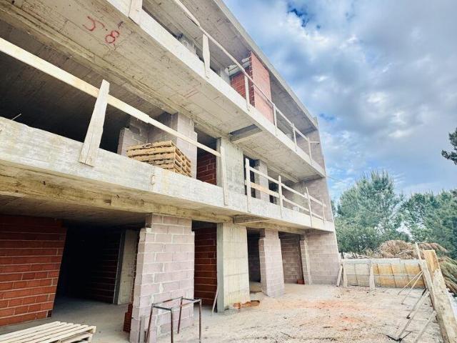 Apartamento em Fernão Ferro de 77,00 m²