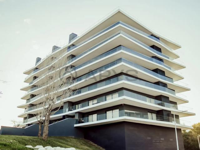 Apartamento em Ferreiros, Varanda com Churrasqueira