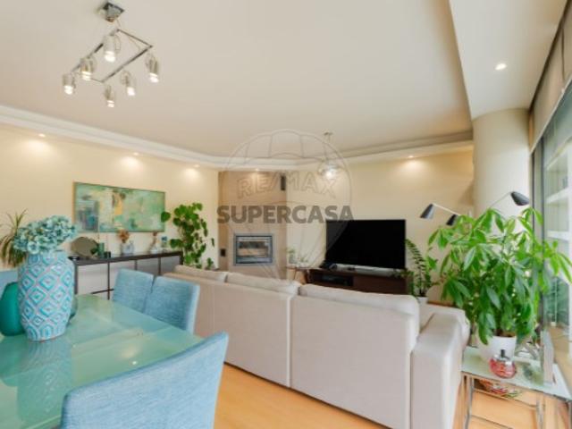 Apartamento T4 em Loures