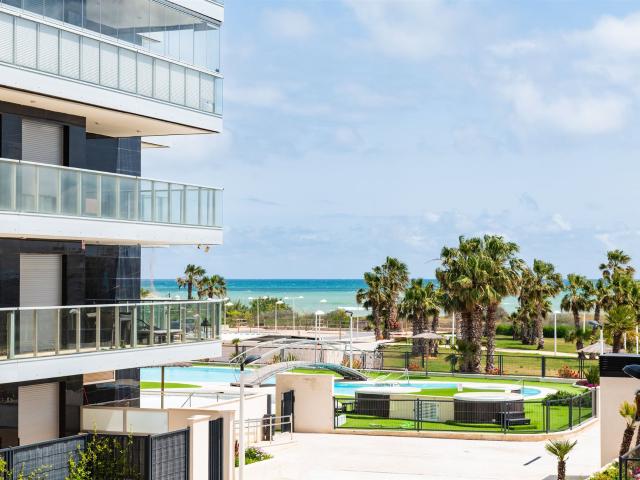 Apartamento en 1ª línea de playa con vistas al mar – Ciudad. 83m² Oropesa