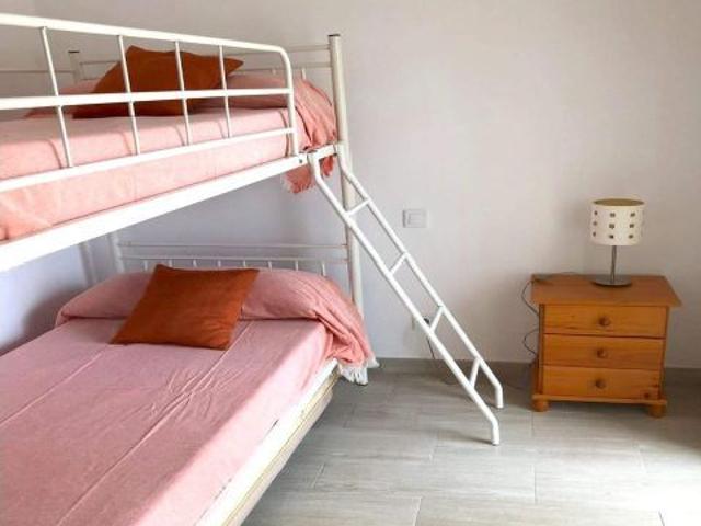 APARTAMENTO EN 1ERA. LINEA DE PLAYA DE GANDÍA – VISTAS ESPECTACULARES, PLAYA Y RENTABILIDAD