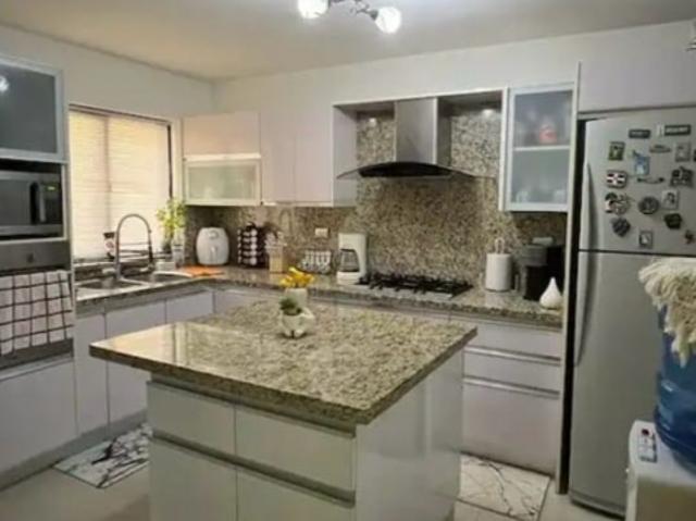 Apartamento en Urb. Valles de Camoruco