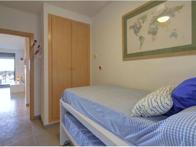 APARTAMENTO EN URBANIZACIÓN DE PLAYA DE ALMENARA