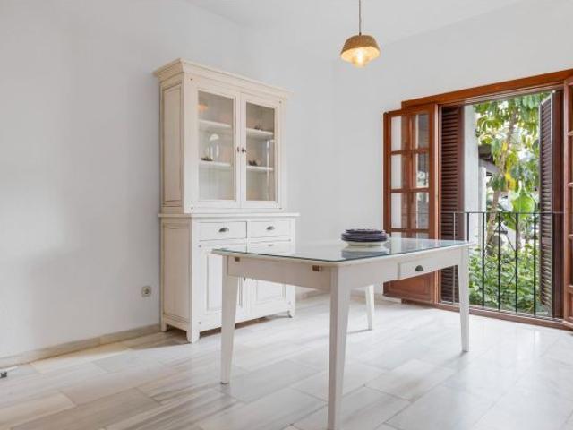 Apartamento en urbanización frente al mar con piscina comunitaria