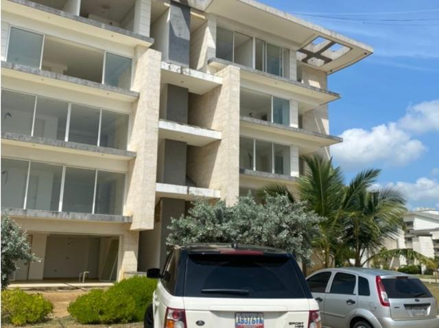 Apartamento en venta 78 m2 + 17 m2 terraza + 33m2 jardín. COD 4731183