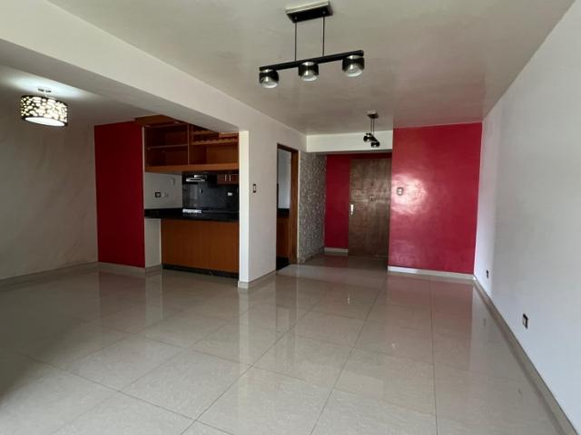 Apartamento en Venta. 98mt2. 3H/2B/2P. La Urbina