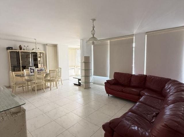 APARTAMENTO EN VENTA 140 M2 URB EL PARAISO