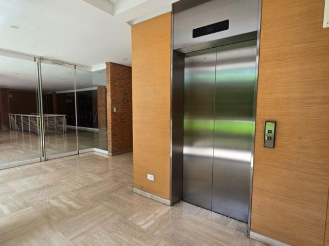 APARTAMENTO EN VENTA 202 M2 URB. CAMPO ALEGRE