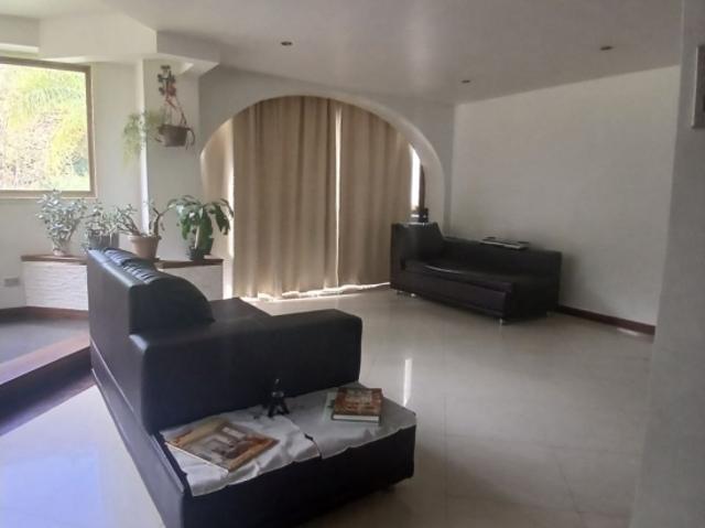 Apartamento en Venta a remodelar Urb. Las Salias