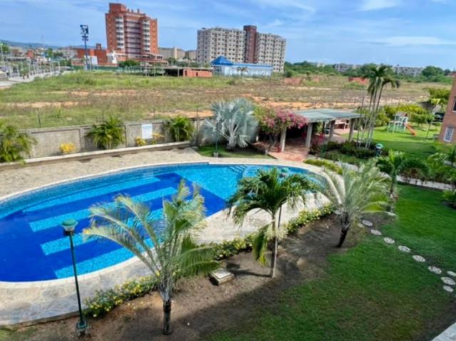 APARTAMENTO EN VENTA AGUASAL.80,69 MTS2, ACTUALIZADO/AMUEBLADO. NEG