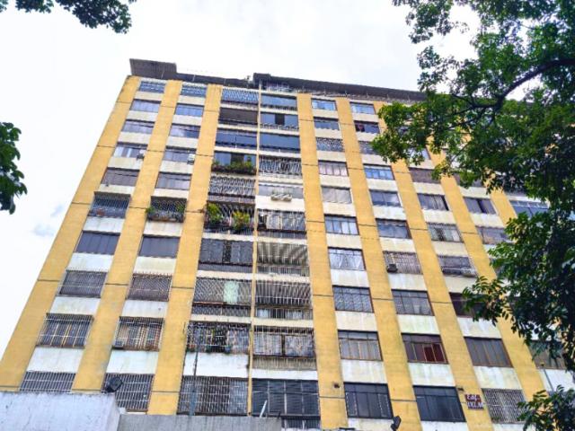 Apartamento en Venta Av Andres Bello, 3H,2B. 25 80