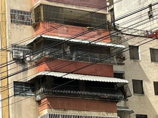 Apartamento en venta Av Fuerzas Armadas 62mts/2H/1B