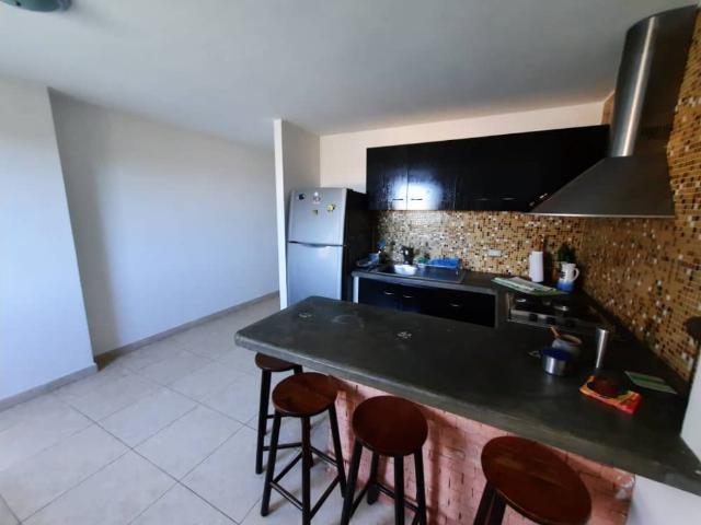 Apartamento en venta Caraballeda Caribe 2H 2B 1P
