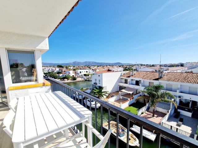 Apartamento en venta. EMPURIABRAVA