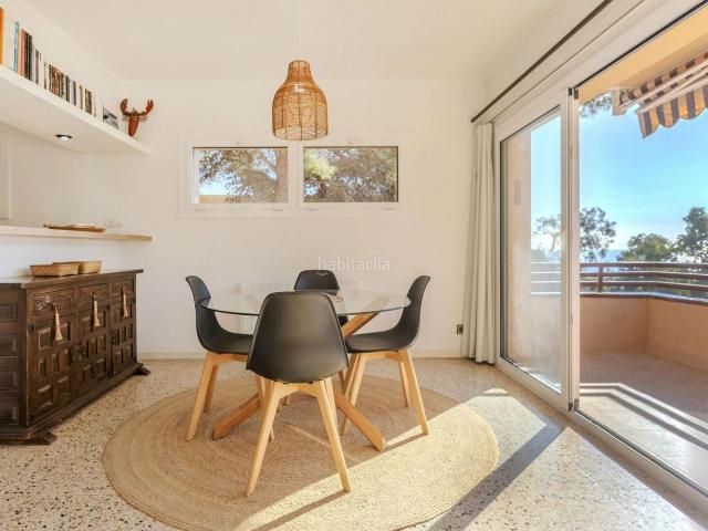 Apartamento en venta en Tamariu Costa Brava. Apartamento esquinero a 300 metros de Aigua Xelida Luz, calma y vida mediterránea. Apartamentos.