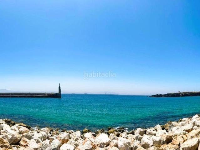 Apartamento en venta en Tarifa, Tarifa Ciudad. Apartamento de tres dormitorios en primera linea de playa. Apartamentos.