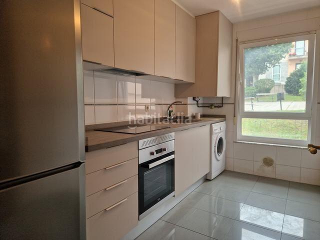 Apartamento en venta en Teo. Azabache vende bonito apartamento en Cacheiras. Apartamentos.
