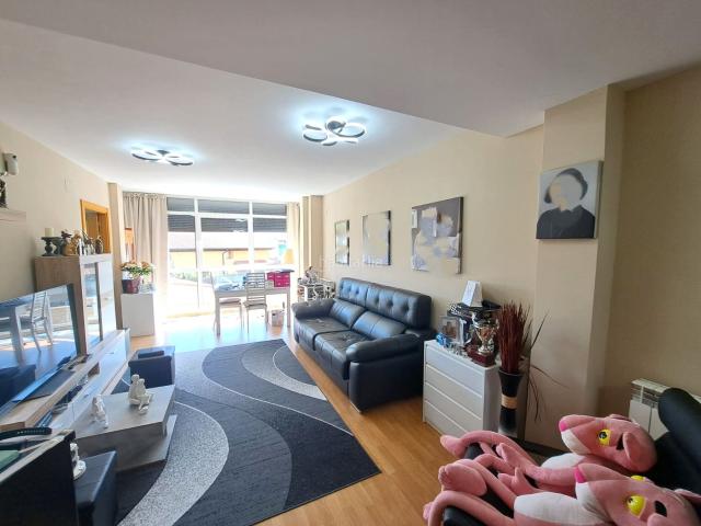 Apartamento en venta en Tirgo. Se vende bonita y moderna vivienda con plaza de garaje y trastero en el municipio de Tirgo La Rioja en el precio de 117.000. Apartamentos.