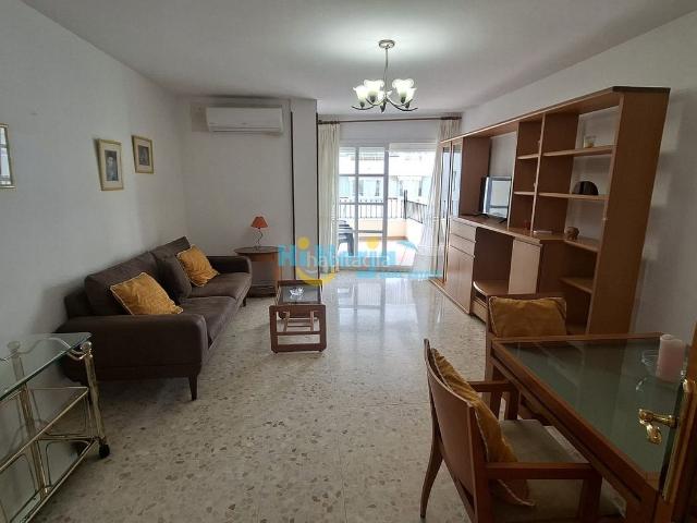 Apartamento en venta en Torre del Mar, Centro. PISO MUY AMPLIO 2 DORMITORIOS, CON TERRAZA, VESTIDOR y CERCA DE LA PLAYA TORRE DEL MAR VÉLEZ MALAGA CENTRO. Apartamentos Torre del.