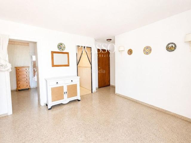 Apartamento en venta en Torremolinos, El Bajondillo. OPORTUNIDAD EN EL BAJONDILLO APARTAMENTO A REFORMAR CON VISTAS AL MAR. Apartamentos.