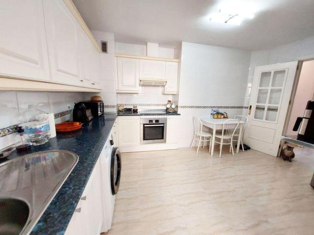 Apartamento en venta en Torremolinos, El Pinillo. AMPLIO PISO DE 3 DORMITORIOS EN VENTA EN EL PINILLO. Apartamentos.