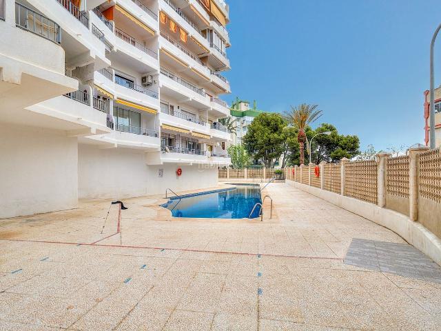 Apartamento en venta en Torremolinos, Loma de los Riscos. Magnífico piso terraza con vistas al mar, pisicina y trastero comunitario. Apartamentos.