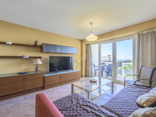 Apartamento en venta en Torremolinos, La Carihuela Los Nidos. Apartamento de un dormitorio, muy espacioso, con vistas al mar cerca de la playa en La Carihuela. Apartamentos.
