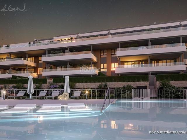 Apartamento en venta en Torremolinos, Montemar. Apartamento en planta baja con jardín y vistas al mar en Torremolinos. Apartamentos.