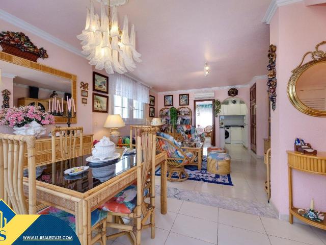 Apartamento en venta en Torrevieja, Miramar Torre del Moro. Apartamento con piscina comunitaria, en la provincia de Alicante, en la ciudad de Torrevieja. 1 habitación 58 m² 600 metros de.
