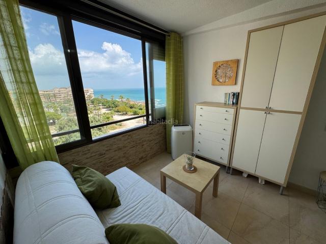 Apartamento en venta en Torrevieja, Miramar Torre del Moro. Presentamos esta excelente oportunidad en la zona de Torrevieja Cabo Cervera. Apartamento de un dormitorio con impresionantes vis.
