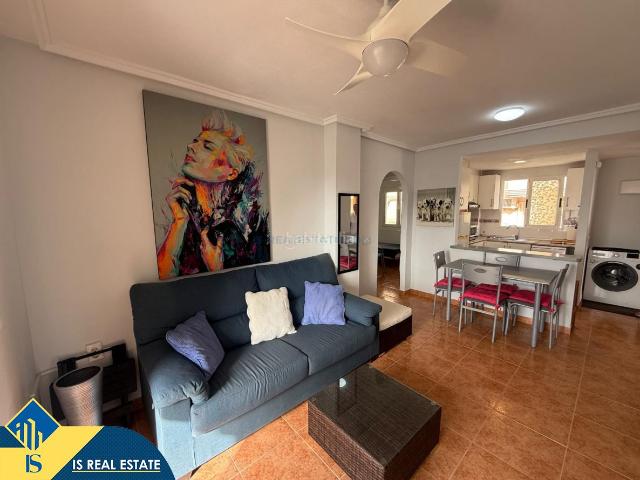 Apartamento en venta en Torrevieja, Nueva Torrevieja. Apartamento con piscina comunitaria, en la provincia de Alicante, en la ciudad de Torrevieja. 2 habitaciones 65 m² 1,5 kilómet. Apartamentos.
