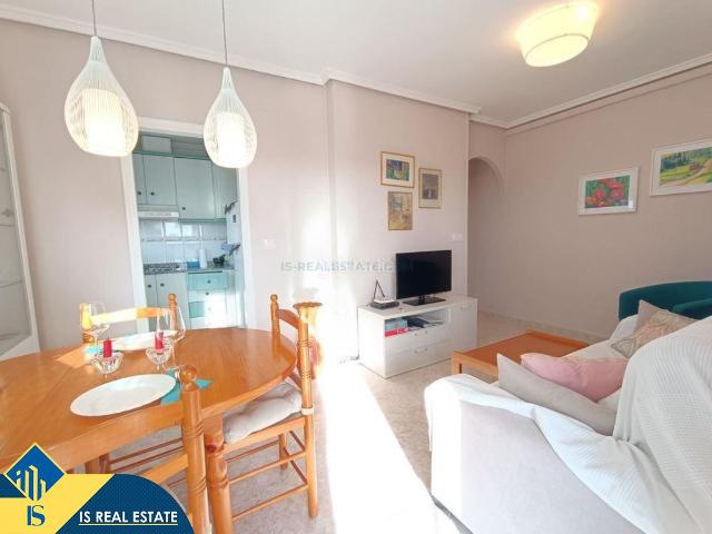 Apartamento en venta en Torrevieja, Nueva Torrevieja. Apartamento con piscina comunitaria, en la provincia de Alicante, en la ciudad de Torrevieja. 2 habitaciones 65 m² 1,3 kilómet. Apartamentos.
