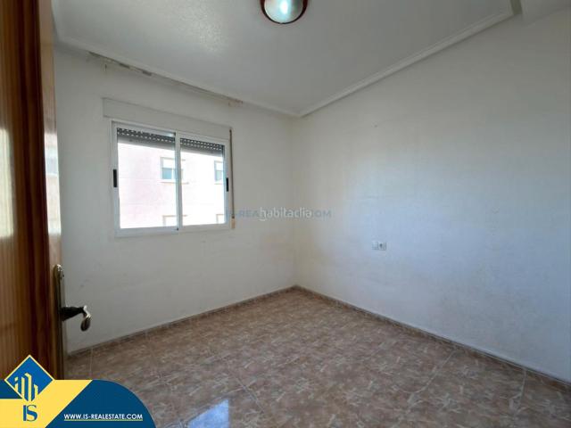 Apartamento en venta en Torrevieja, Nueva Torrevieja. Apartamento con piscina comunitaria, en la provincia de Alicante, en la ciudad de Torrevieja. 2 habitaciones 66 m² 900 metros. Apartamentos.