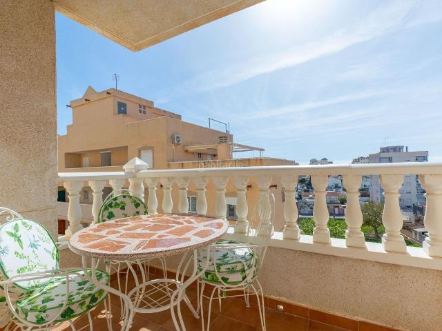 Apartamento en venta en Torrevieja, Nueva Torrevieja. Si buscas luz, altura y tranquilidad, este piso en la sexta planta es tu proacutexima parada. Ubicado en una de las zonas maacutes. Apartamentos.