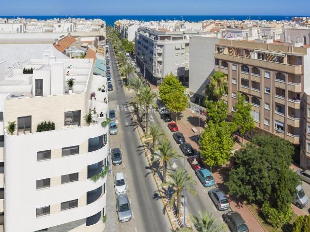 Apartamento en venta en Torrevieja, Avenida Habaneras Curva de Palangre. Os presentamos este complejo exclusivo situado en el centro denbspTorrevieja, con una ubicación privilegiada a solo 300.