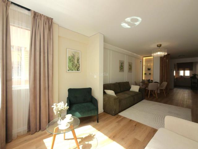 Apartamento en venta en Torrevieja, Avenida Habaneras Curva de Palangre. Apartamento completamente renovado cerca de la playa Los Locos y Del Cura. Apartamentos.