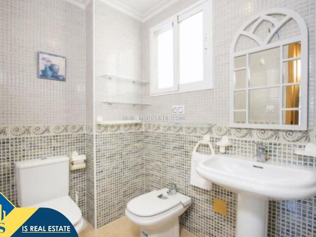 Apartamento en venta en Torrevieja, Avenida Habaneras Curva de Palangre. Apartamento con terraza en la provincia de Alicante, en Torrevieja. 1 habitacion 54 m² 500 metros del mar. Apartamentos.