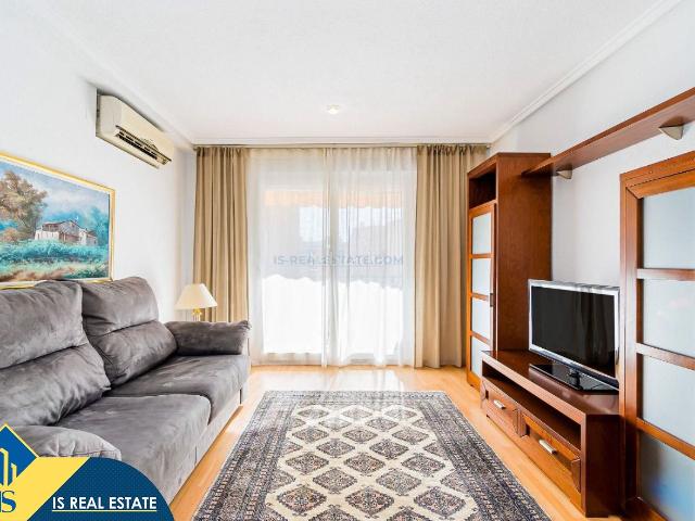 Apartamento en venta en Torrevieja, Avenida Habaneras Curva de Palangre. Apartamento con terraza en venta en la provincia de Alicante, Torrevieja, Playa del Cura. 1 habitación 62 m² 500 metros.