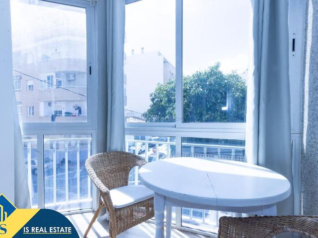 Apartamento en venta en Torrevieja, Avenida Habaneras Curva de Palangre. Apartamento con piscina comunitaria, en la provincia de Alicante, en la ciudad de Torrevieja, en la zona de Playa del Cura. 1.