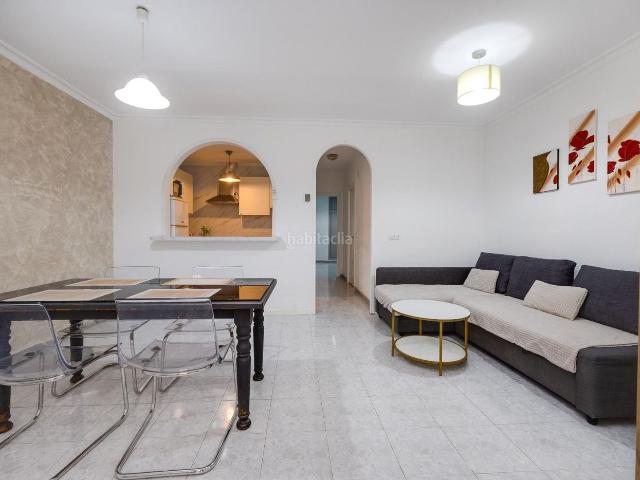 Apartamento en venta en Torrevieja, Avenida Habaneras Curva de Palangre. Apartamento encantador y luminoso en el corazón de Torrevieja!. Apartamentos.