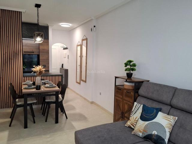 Apartamento en venta en Torrevieja, Avenida Habaneras Curva de Palangre. APARTAMENTO FUNCIONAL EN PLANTA BAJA CON VISTAS A LA PISCINA TORREVIEJA. Apartamentos.