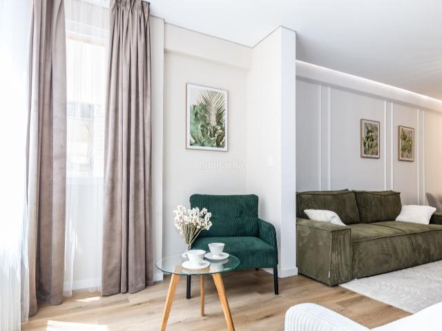 Apartamento en venta en Torrevieja, Avenida Habaneras Curva de Palangre. Apartamento reformado a 50 metros de la playa de Los Locos. Apartamentos.