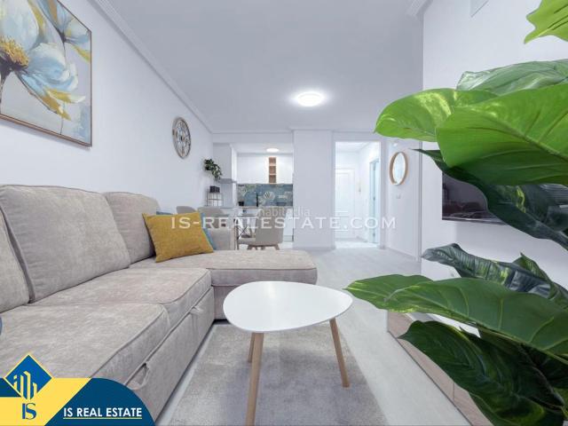 Apartamento en venta en Torrevieja, Avenida Habaneras Curva de Palangre. Apartamento reformado con piscina comunitaria en Torrevieja, Alicante. 1 dormitorio 46 m² 650 metros del mar.