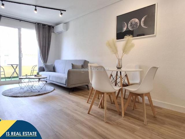 Apartamento en venta en Torrevieja, Avenida Habaneras Curva de Palangre. Apartamento reformado con terraza, en la provincia de Alicante, en la ciudad de Torrevieja, en la zona de Playa del Cura. 1.