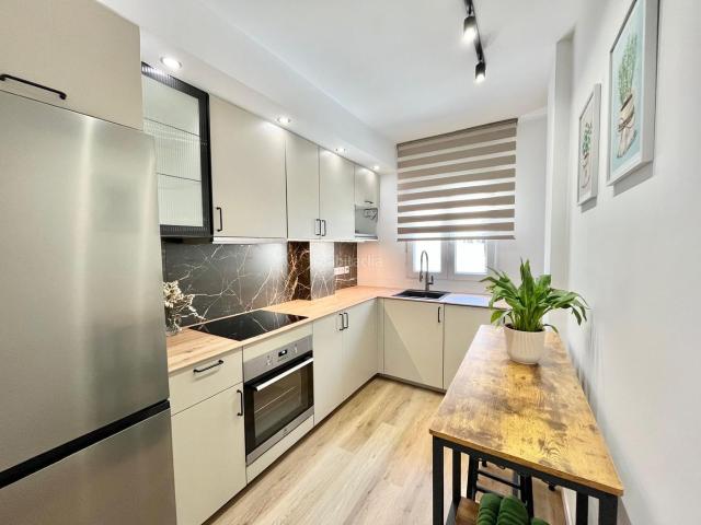 Apartamento en venta en Torrevieja, Avenida Habaneras Curva de Palangre. DISPONIBLE EN VENTA!ampnbspDescubre este magniacutefico apartamento en venta en Torrevieja, una vivienda luminosa y.