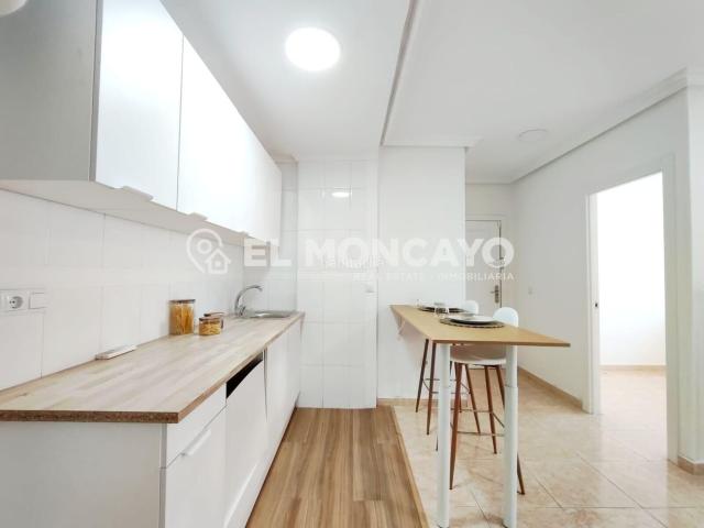Apartamento en venta en Torrevieja, Avenida Habaneras Curva de Palangre. Fantástico apartamento reciéntemente reformado a 400m de las playas de Torrevieja, Alicante. Apartamentos.